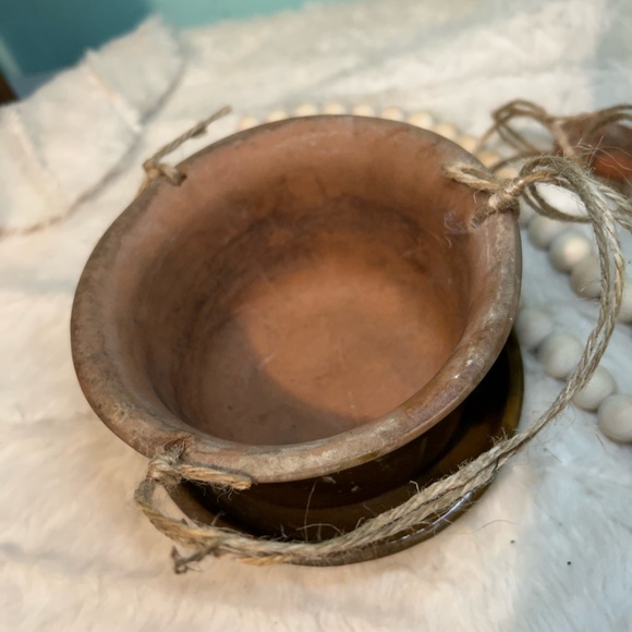 Small McCoy pottery planter - Picture 9 of 9